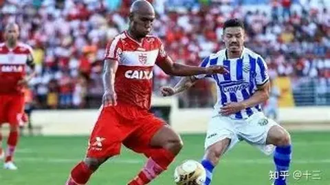 《菲尔米诺深情告白：维尼修斯魅力十足，但利物浦对皇马，我更期待红军荣耀归来！》