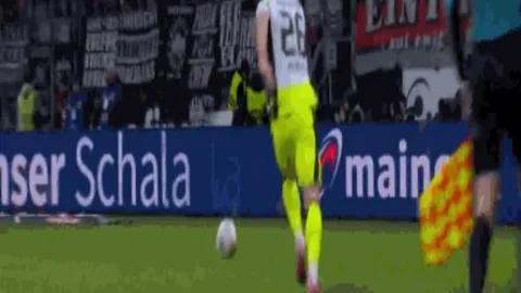 丹尼尔斯火力全开，三分球八中七，狂砍22分9篮板6助攻5抢断，成就“4×5”辉煌！